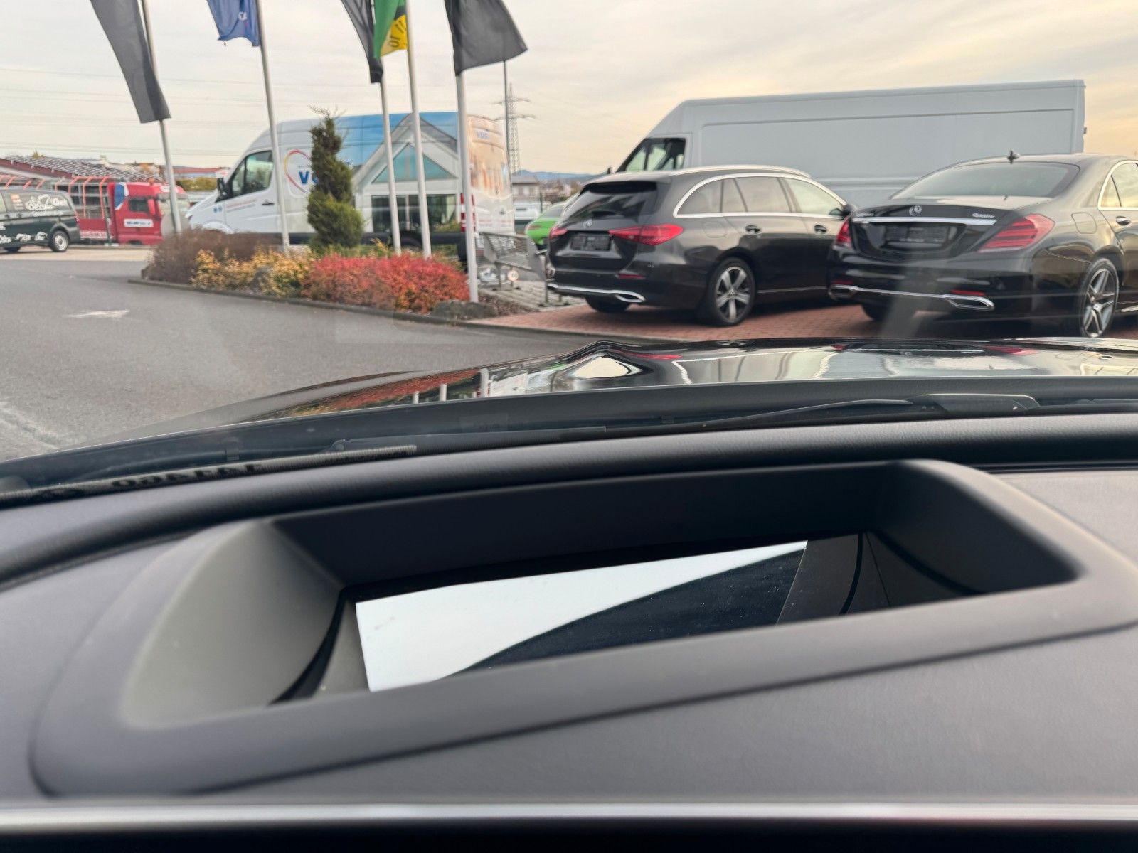 Fahrzeugabbildung Mercedes-Benz C 220d Avantgarde+Pano+HUD+RFK+TotW+AmbiPrem