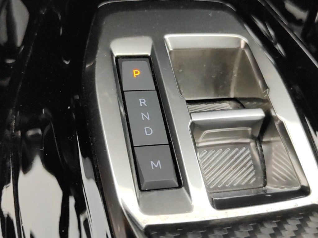 Fahrzeugabbildung Peugeot 2008 Allure 1.2T LED/NAVI/PDC/R´CAM/ALU