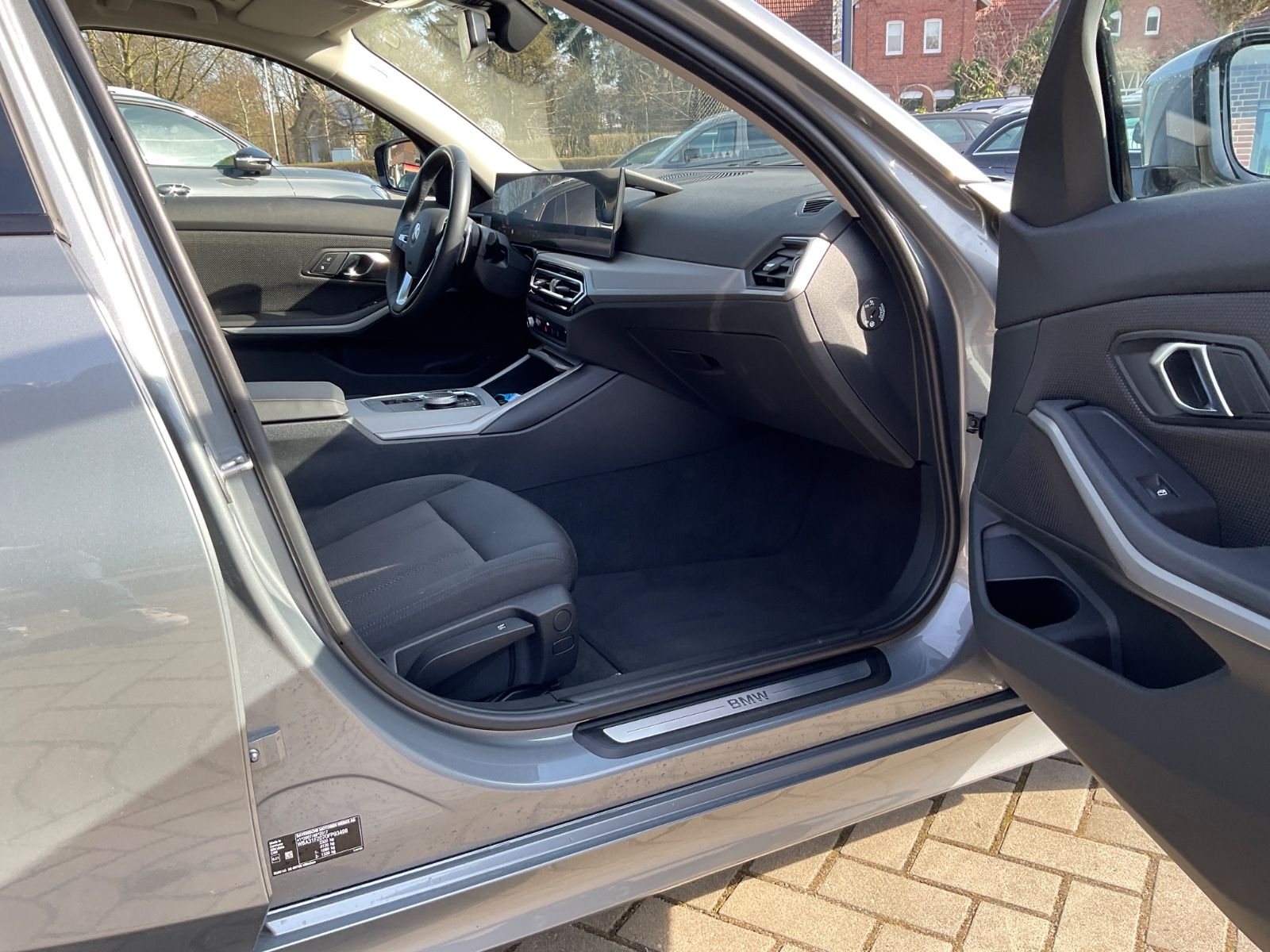 Fahrzeugabbildung BMW 320d xDrive,Touring,Carplay,Sitzheizung,Isofix,