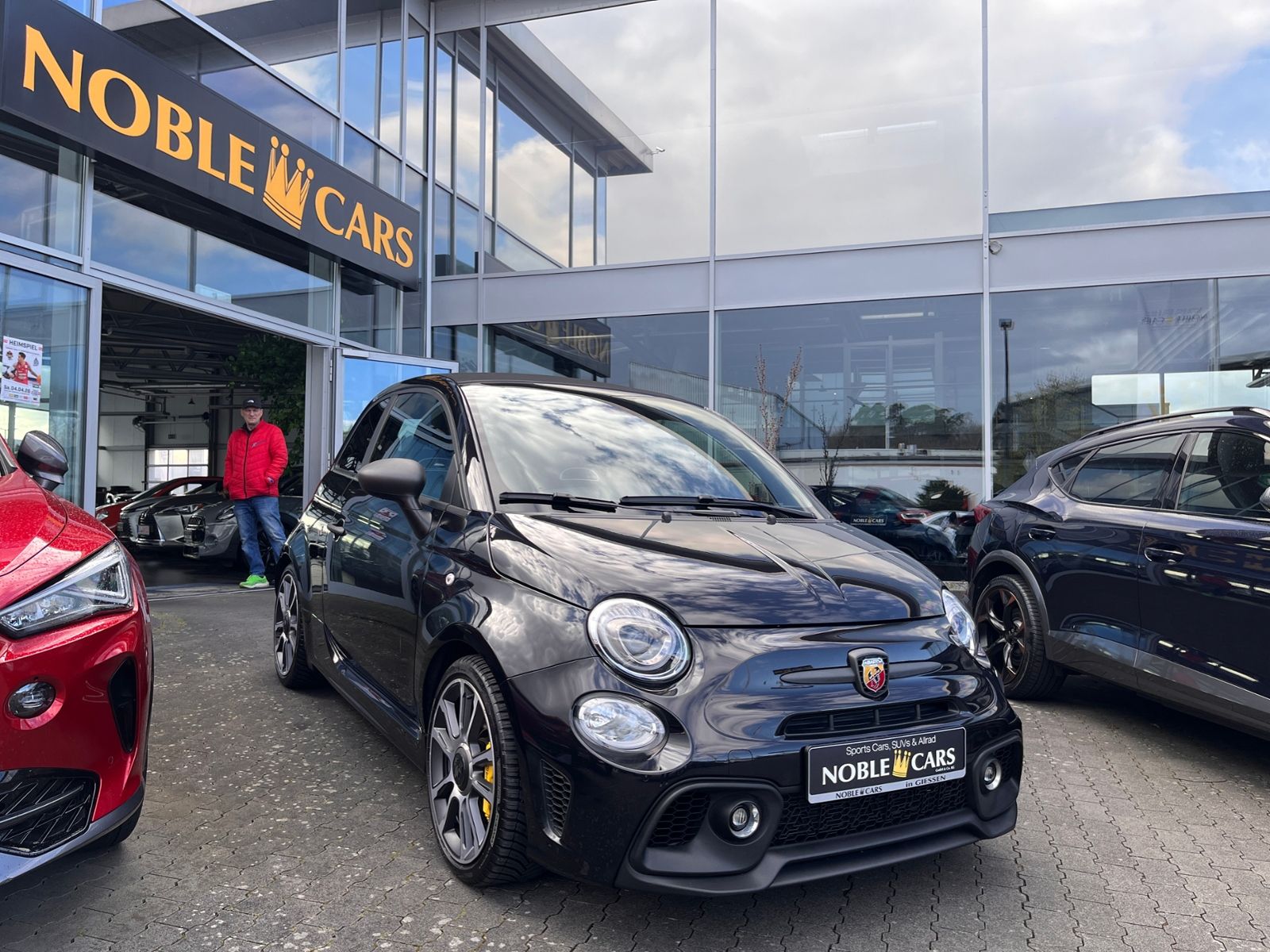 Fahrzeugabbildung Abarth 695C Cabrio KLIMA NAV BEATS LEDER