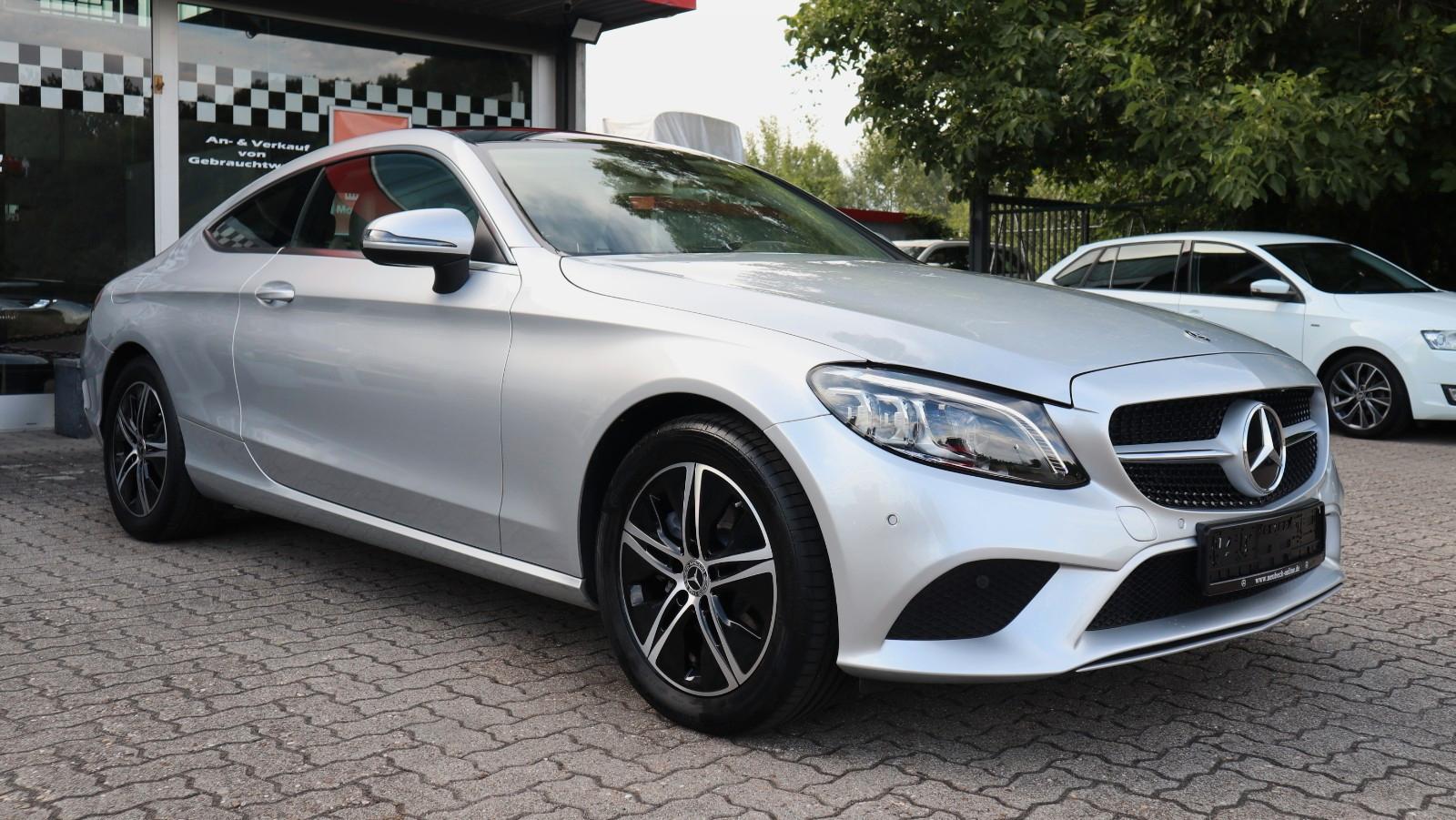 Mercedes-Benz C 200 Coupe 4Matic/MULTIBEAM LED/ NAVI/PANO