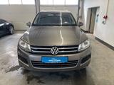 Volkswagen Touareg 3.0 TDI*Bi-Xenon*PANO*STHZ*4xSHZ*NAVI*AH - Volkswagen Touareg aus 2010: TDI