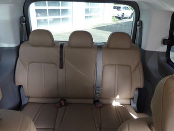 Hyundai STARIA 1.6 T-GDI HEV Signature