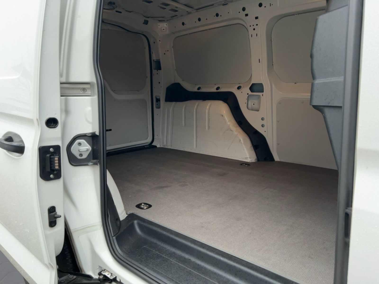 Fahrzeugabbildung Volkswagen Caddy Maxi Cargo 2,0 TDI Klima SHZ DAB+ Einparkh