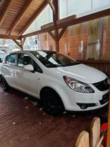 Opel Corsa D mit integriertem Fahrradträger - Opel Corsa: mit Fahrradträger