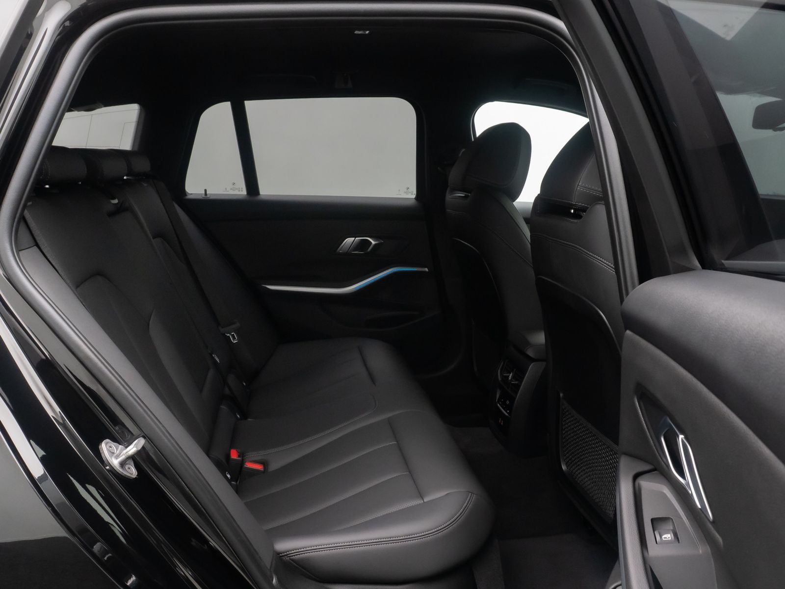 Fahrzeugabbildung BMW 320d Stop&Go DAB Kamera HUD Sportsitz Leder LED