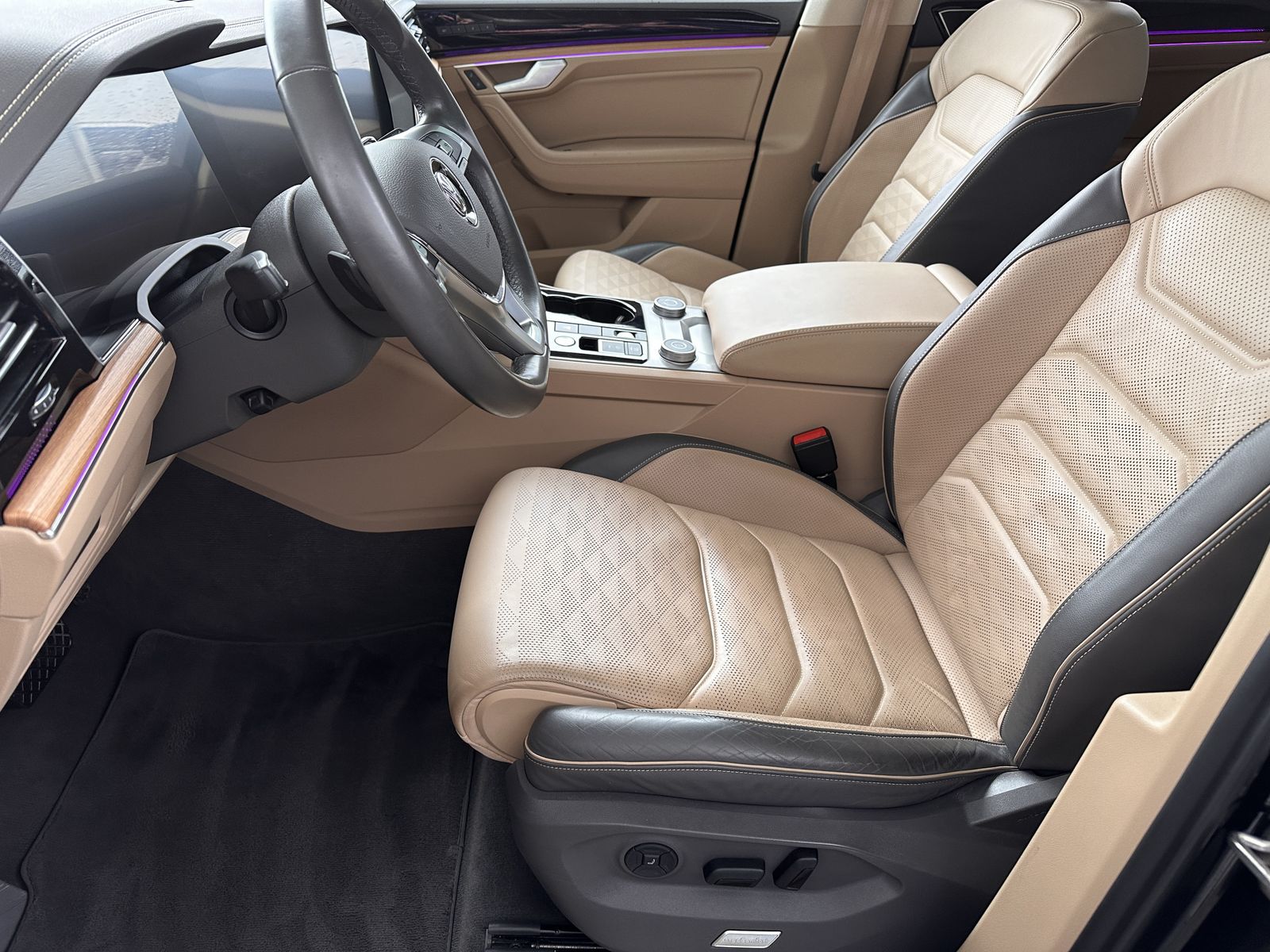 Fahrzeugabbildung Volkswagen Touareg 3.0 TDI*4Motion*AHK*Pano*HeadUp*Cam*