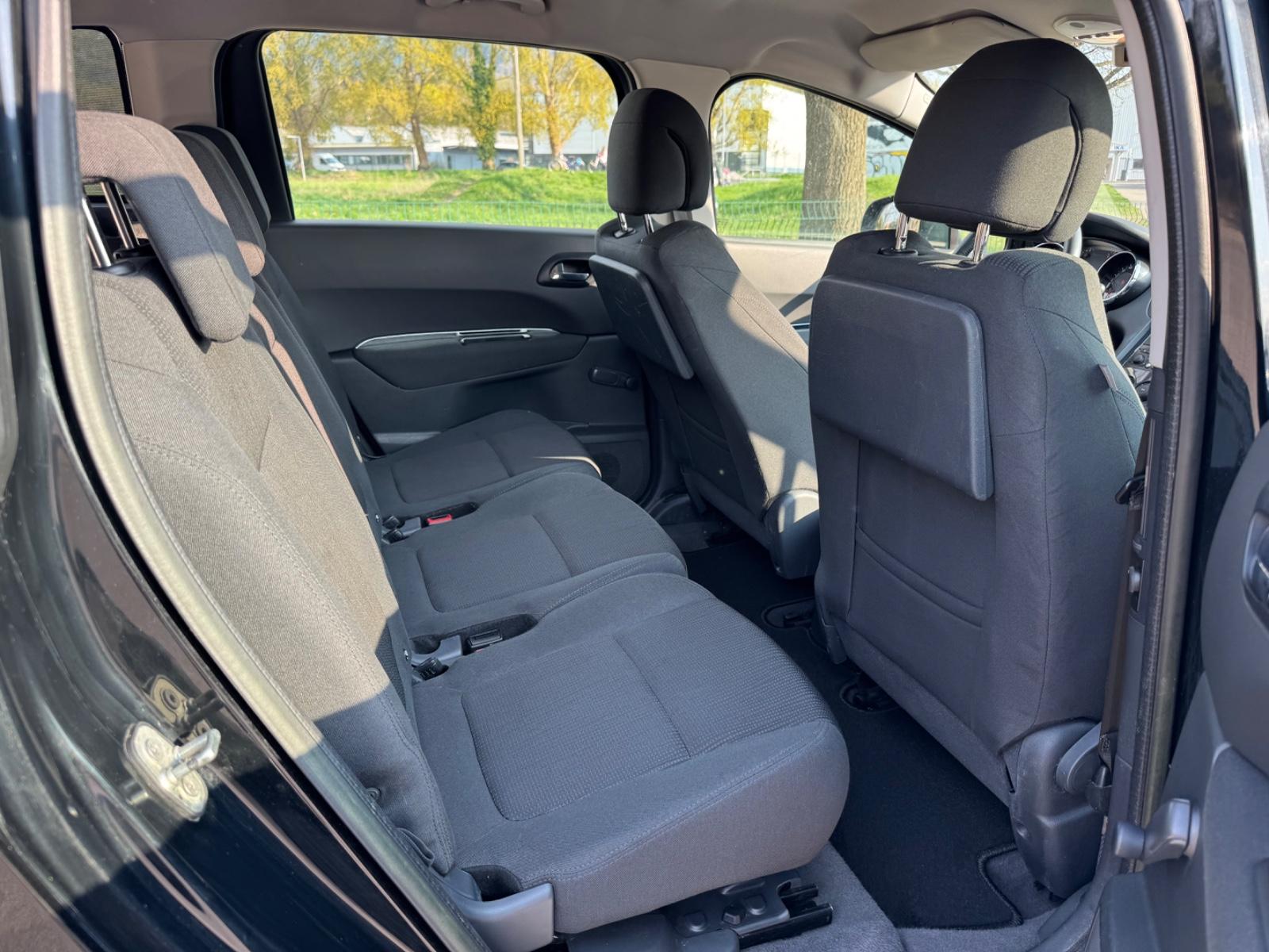 Peugeot 5008 2013 — photo 16