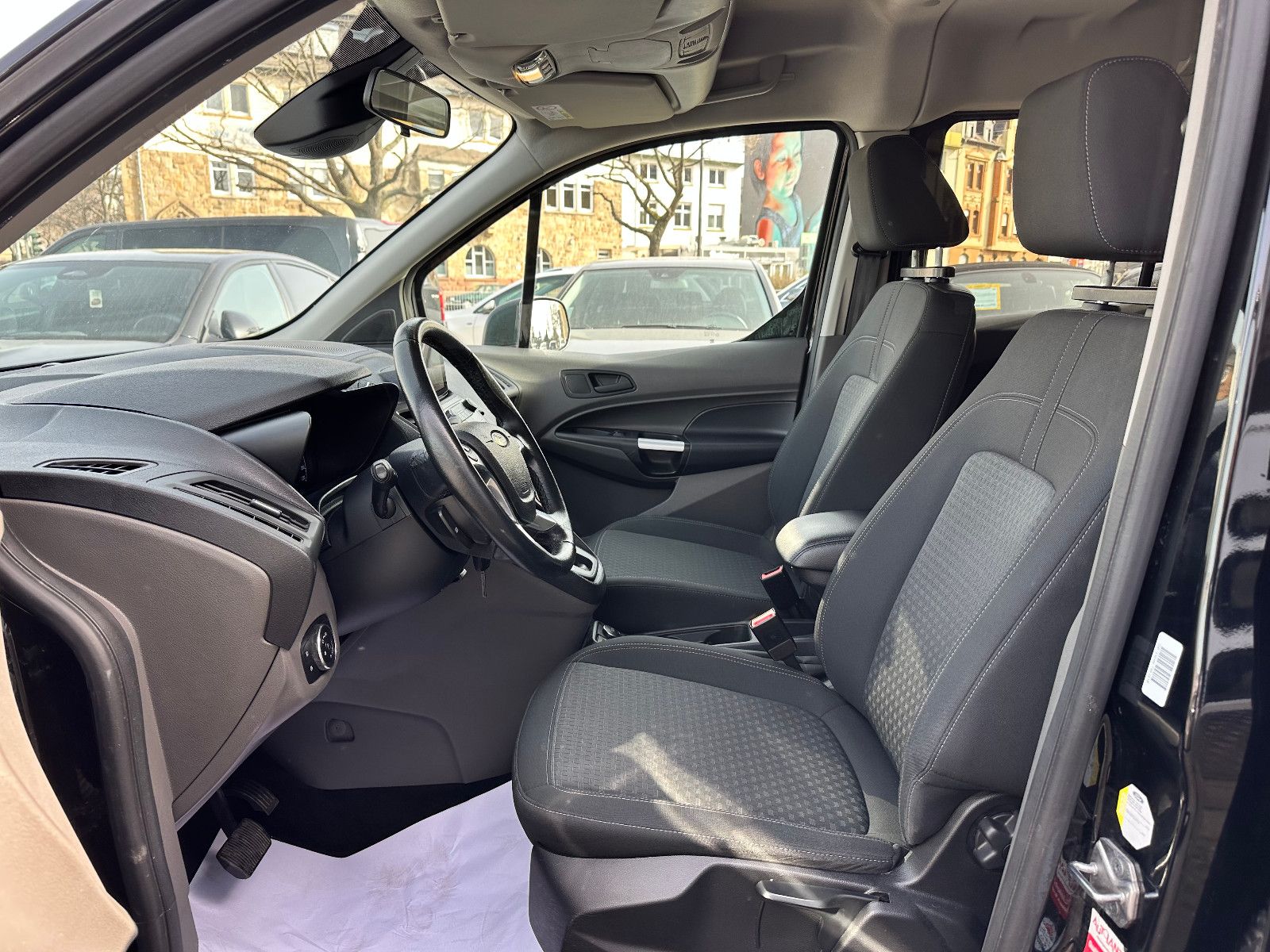 Fahrzeugabbildung Ford GRAND TOURNEO CONNECT*7 SITZER+AUTOM*