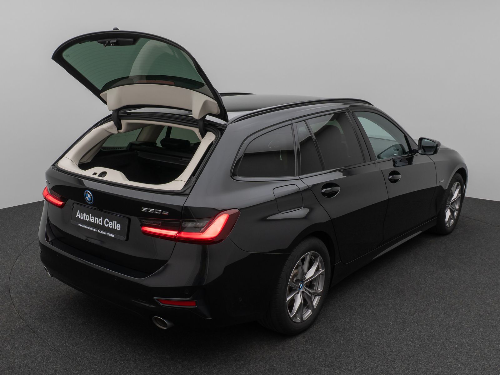 Fahrzeugabbildung BMW 330e xD Sport Line Kamera Laser HUD DAB HiFi AHK