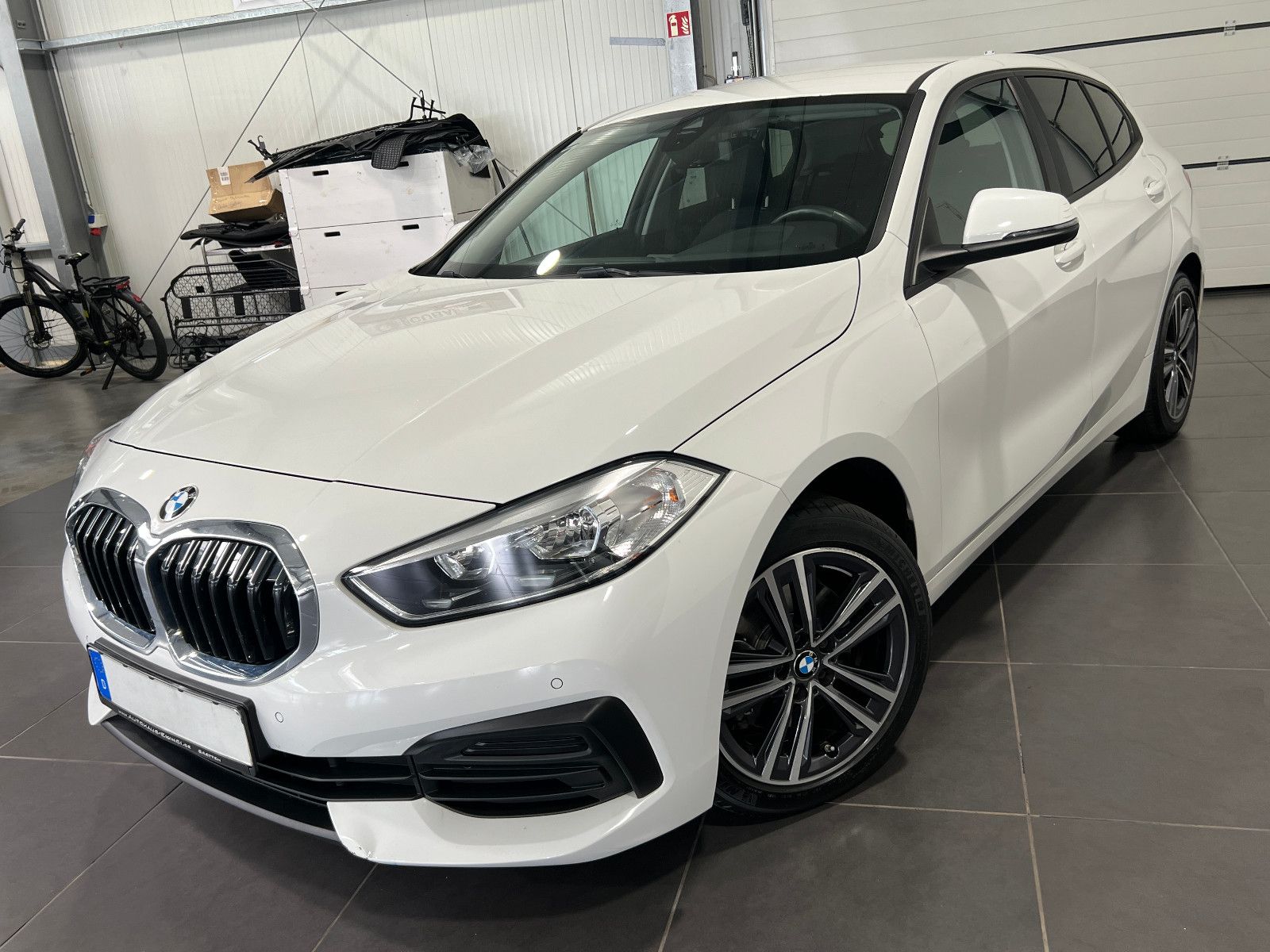 BMW 116d Lim. Automatik **Navi*AHK*SHZ*PDC**
