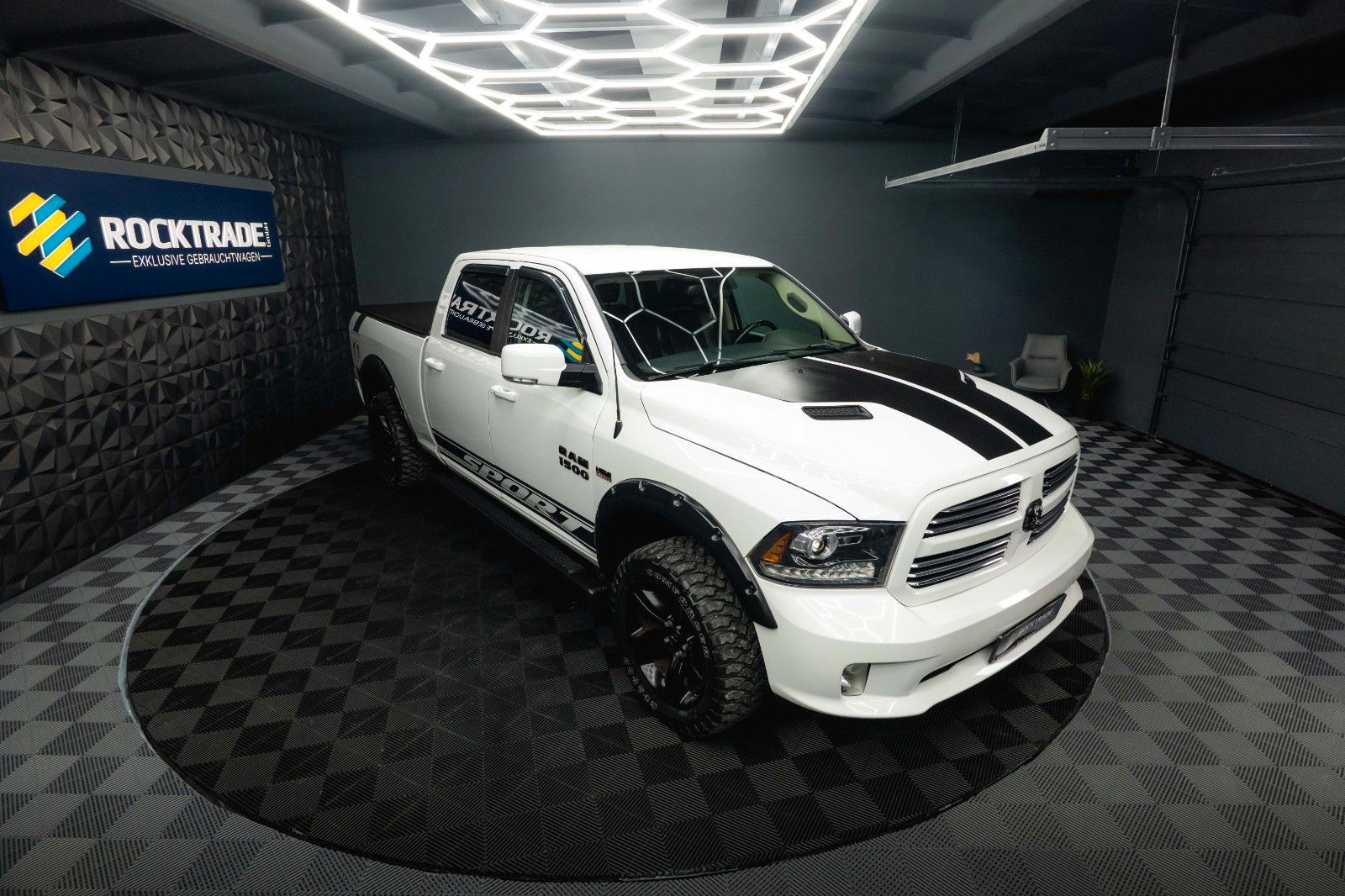 Fahrzeugabbildung Dodge RAM 5.7 V8 HEMI 4x4 Offroad Sport LONGBED *LPG*