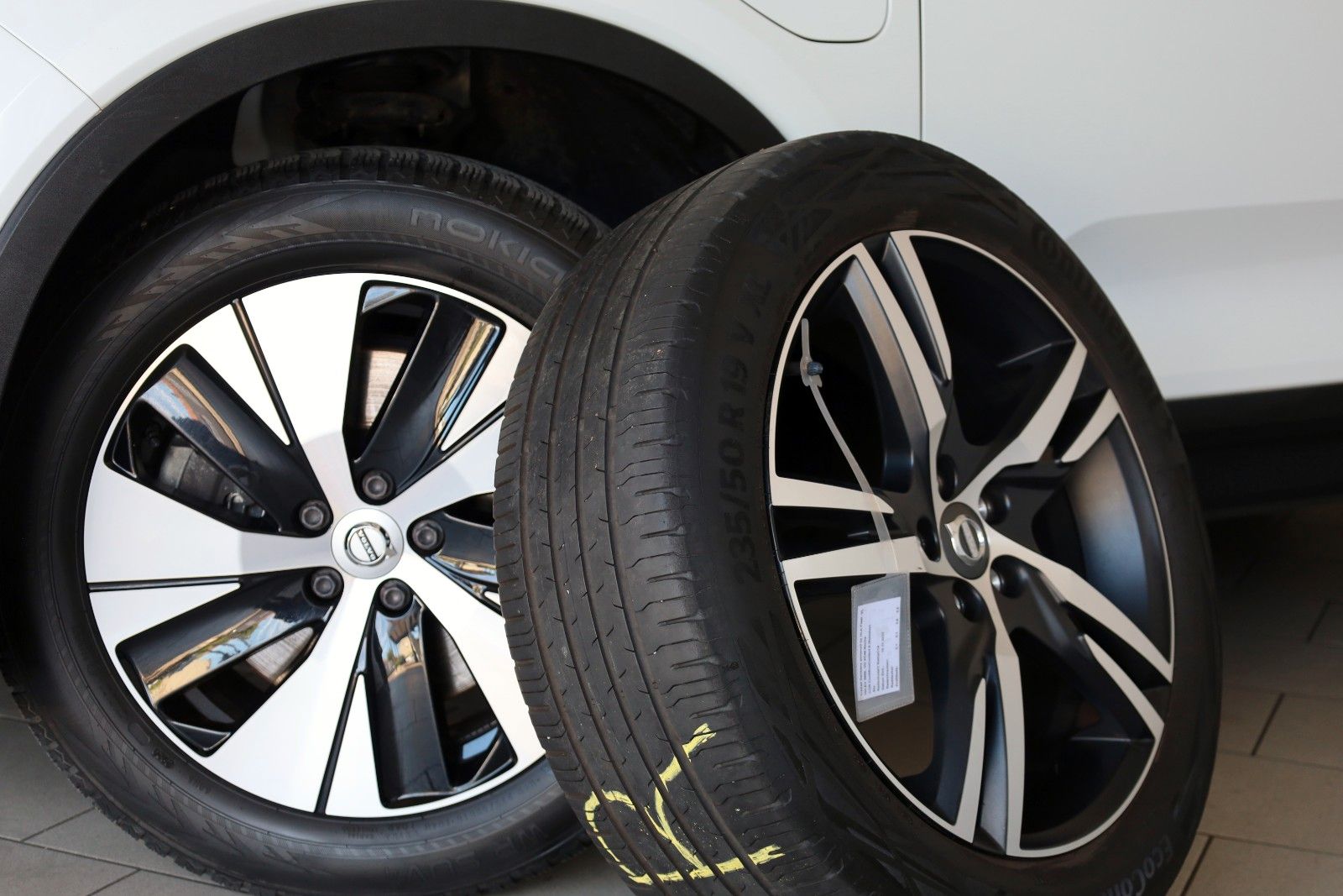 Fahrzeugabbildung Volvo XC40 T5 Recharge R Design Leder,Navi,PanDach,360