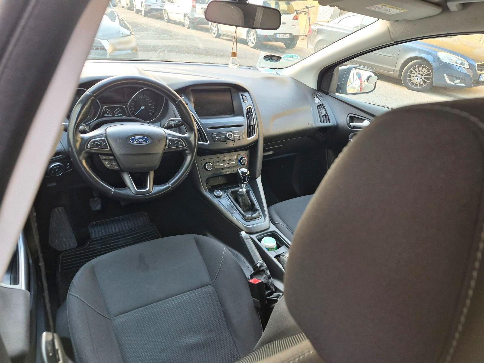 Ford Focus 2015 — interior