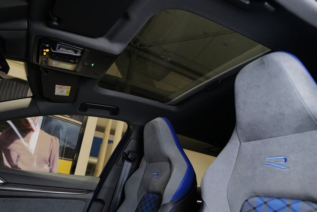 Volkswagen Golf VIII R 4Motion AHK Pano Carbon HKardon 360°