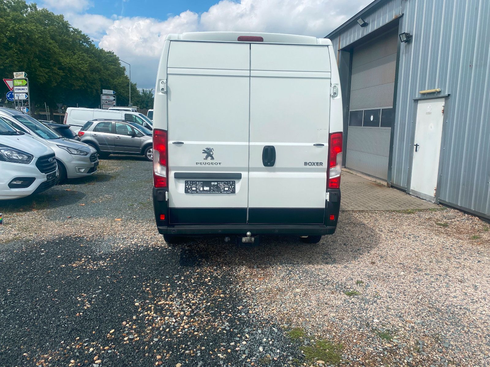 Fahrzeugabbildung Peugeot BoxerKastenHochraum330 L2H2 PremiumBlueHDi,AHK