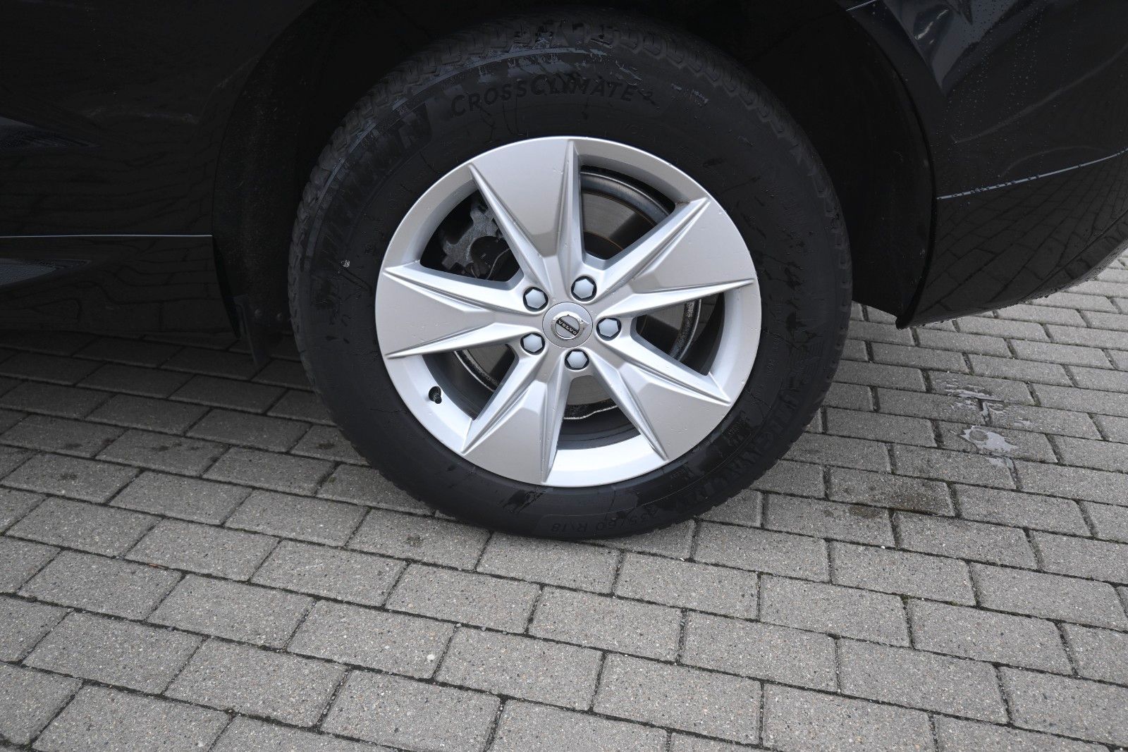 Fahrzeugabbildung Volvo XC60 B4 Benzin Core* LHZG*Allwetter*GoogleMaps*