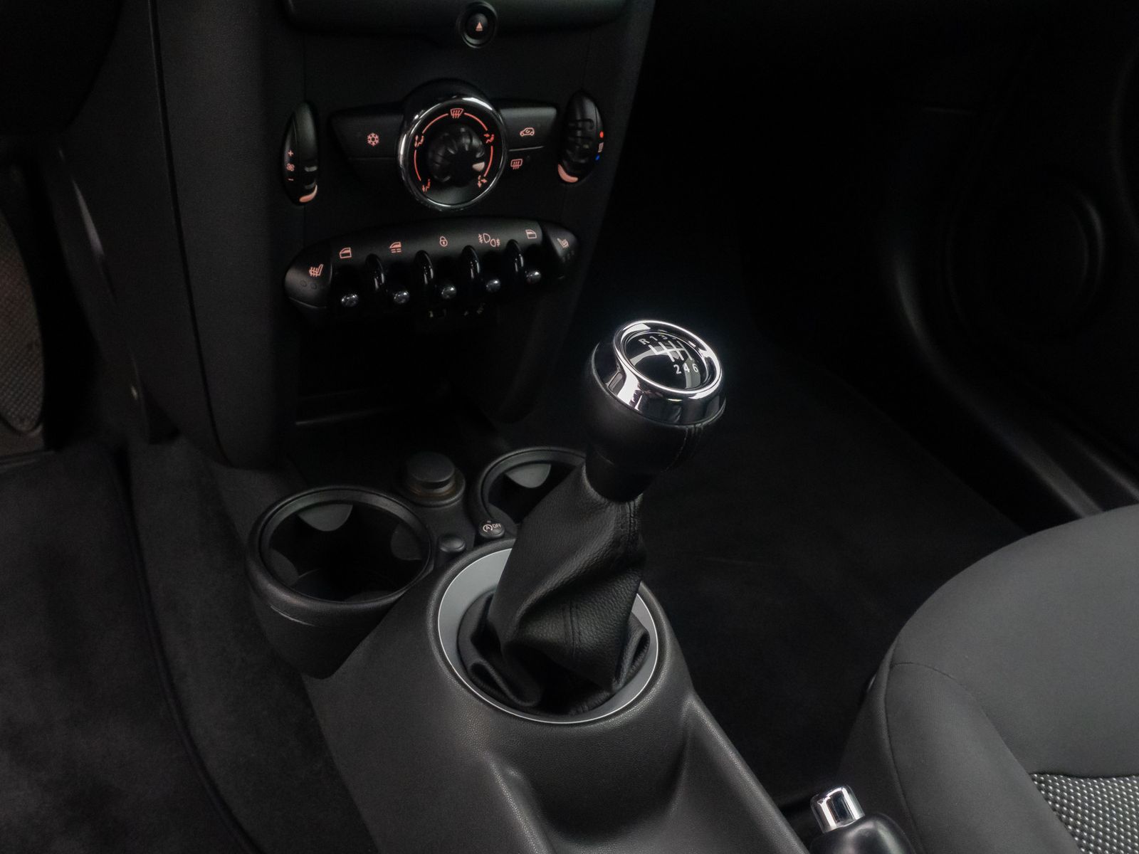 Fahrzeugabbildung MINI Cooper Cabrio PDC Lederlenkrad Sitzhzng MP3 LM