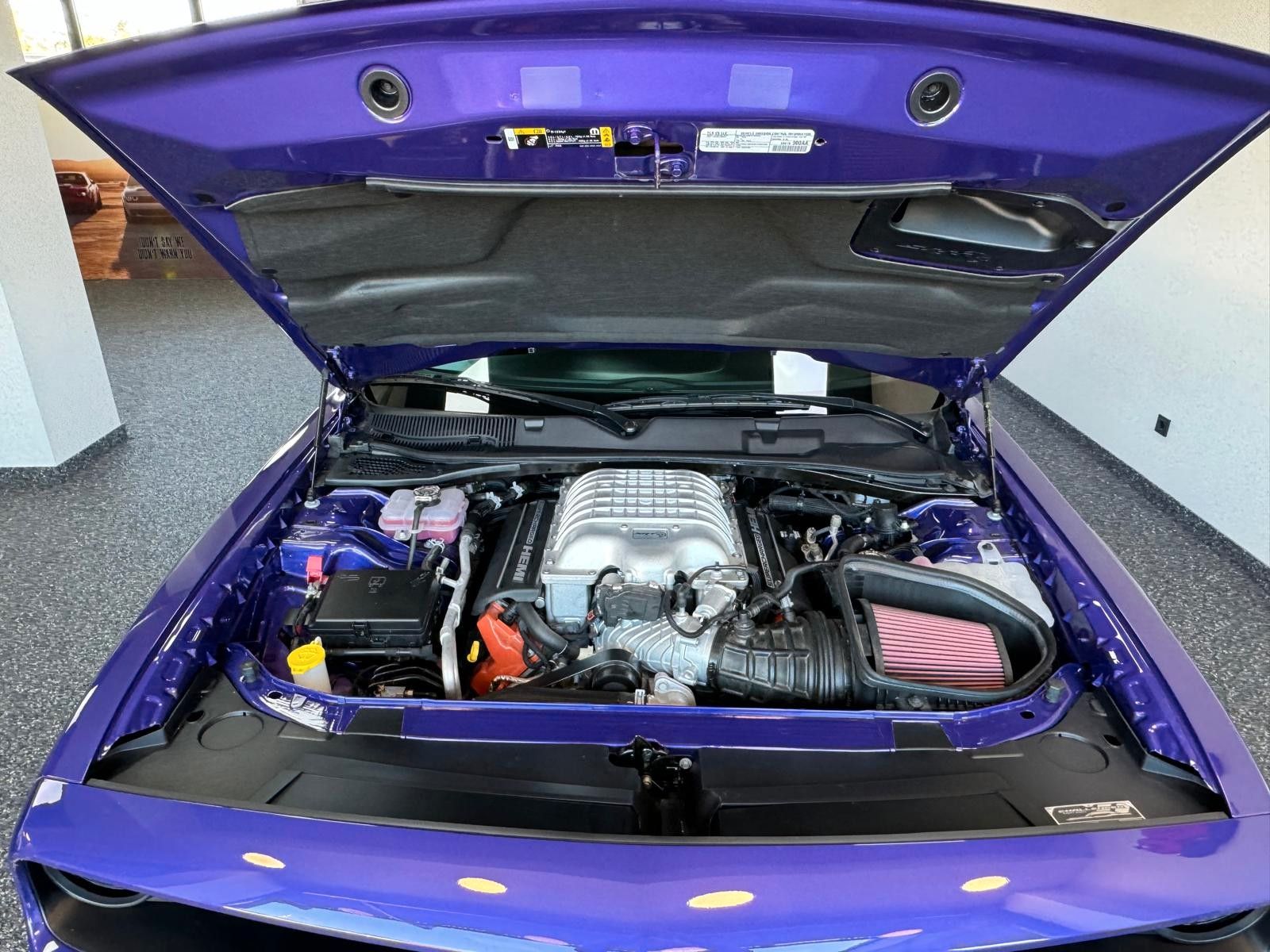 Fahrzeugabbildung Dodge CHALLENGER HELLCAT JAILBREAK-LAGUNA-WAVE CARBON