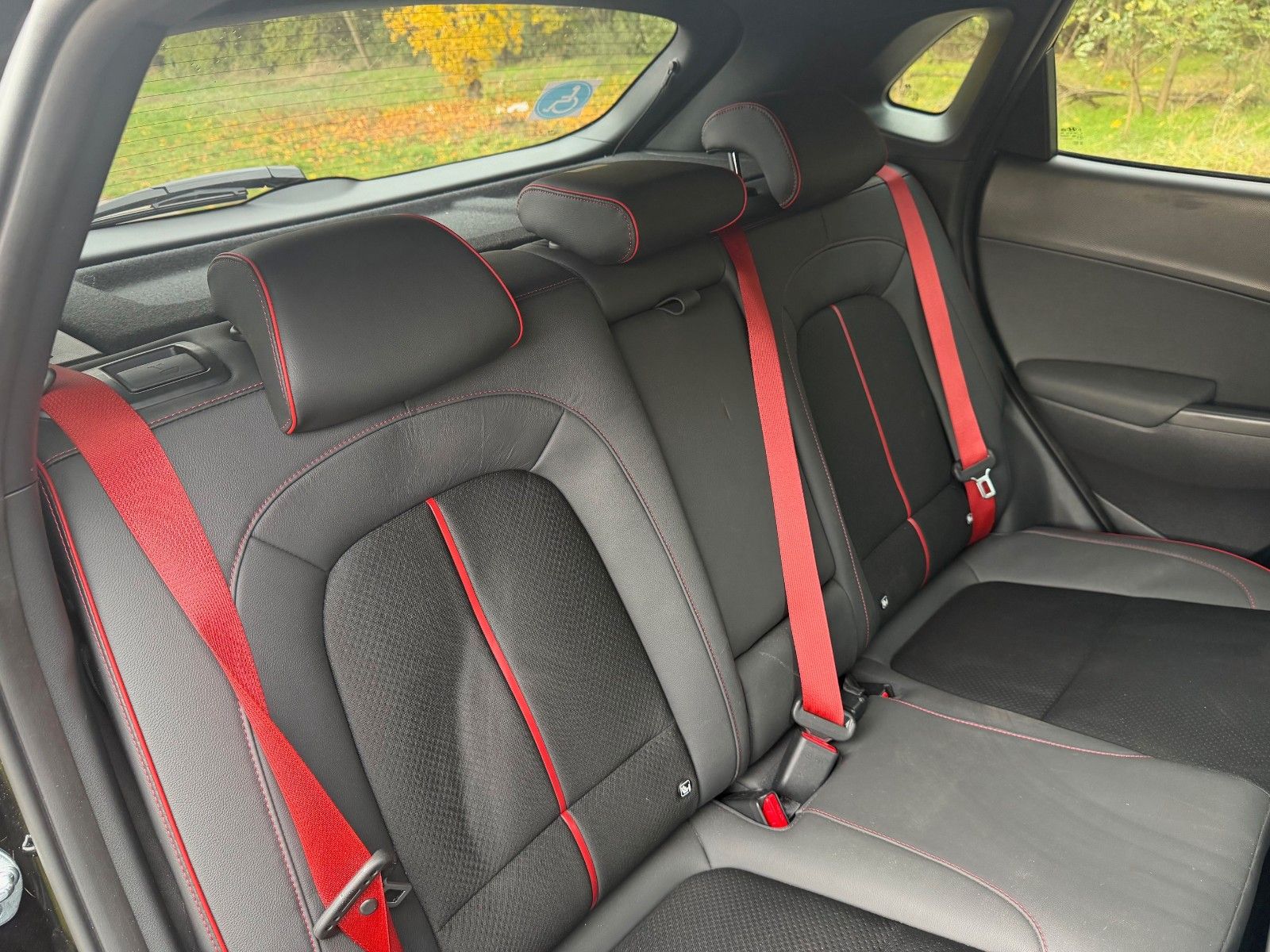 Fahrzeugabbildung Hyundai KONA 1.6T-GDI*Unique*2WD*DCT*RFKamera*Navi*SHZ*