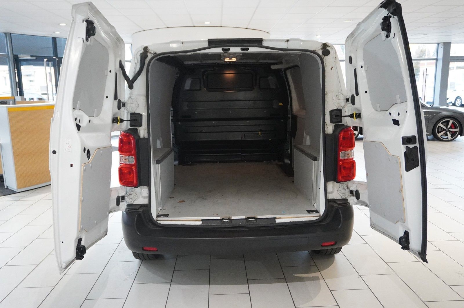 Fahrzeugabbildung Opel Vivaro Cargo 1.5D M EDITION KLIMA/DAB+/PDC/TEMP.