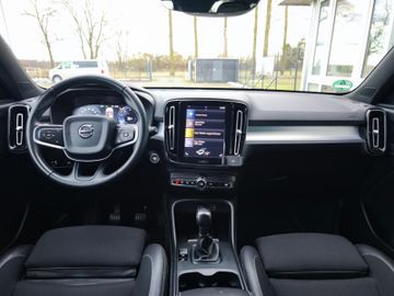 Volvo XC40 Momentum 2WD*AHK*LED*SHZ*Kamera*PDC*