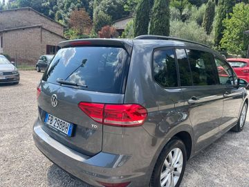 Volkswagen Touran - 5