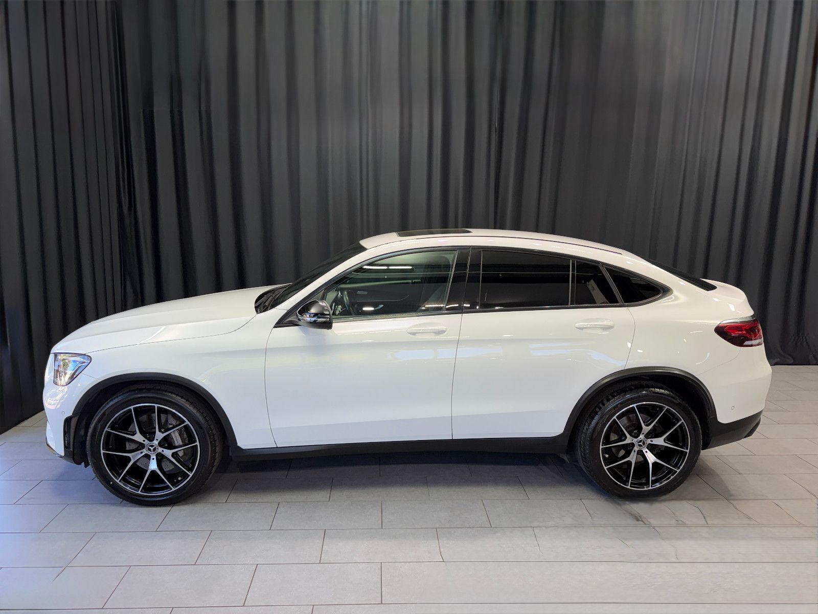 Fahrzeugabbildung Mercedes-Benz GLC 300 d Coupe 4Matic |AMG-LINE|AHK|PANO|LED