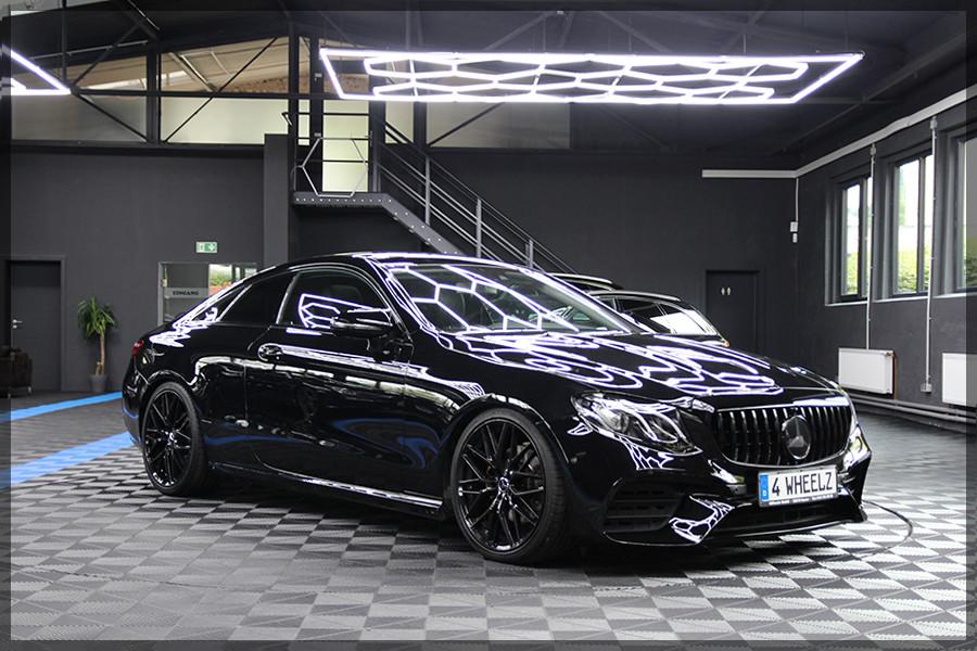 Mercedes-Benz E 200 4MATIC AMG PANO / NAVI / PDC