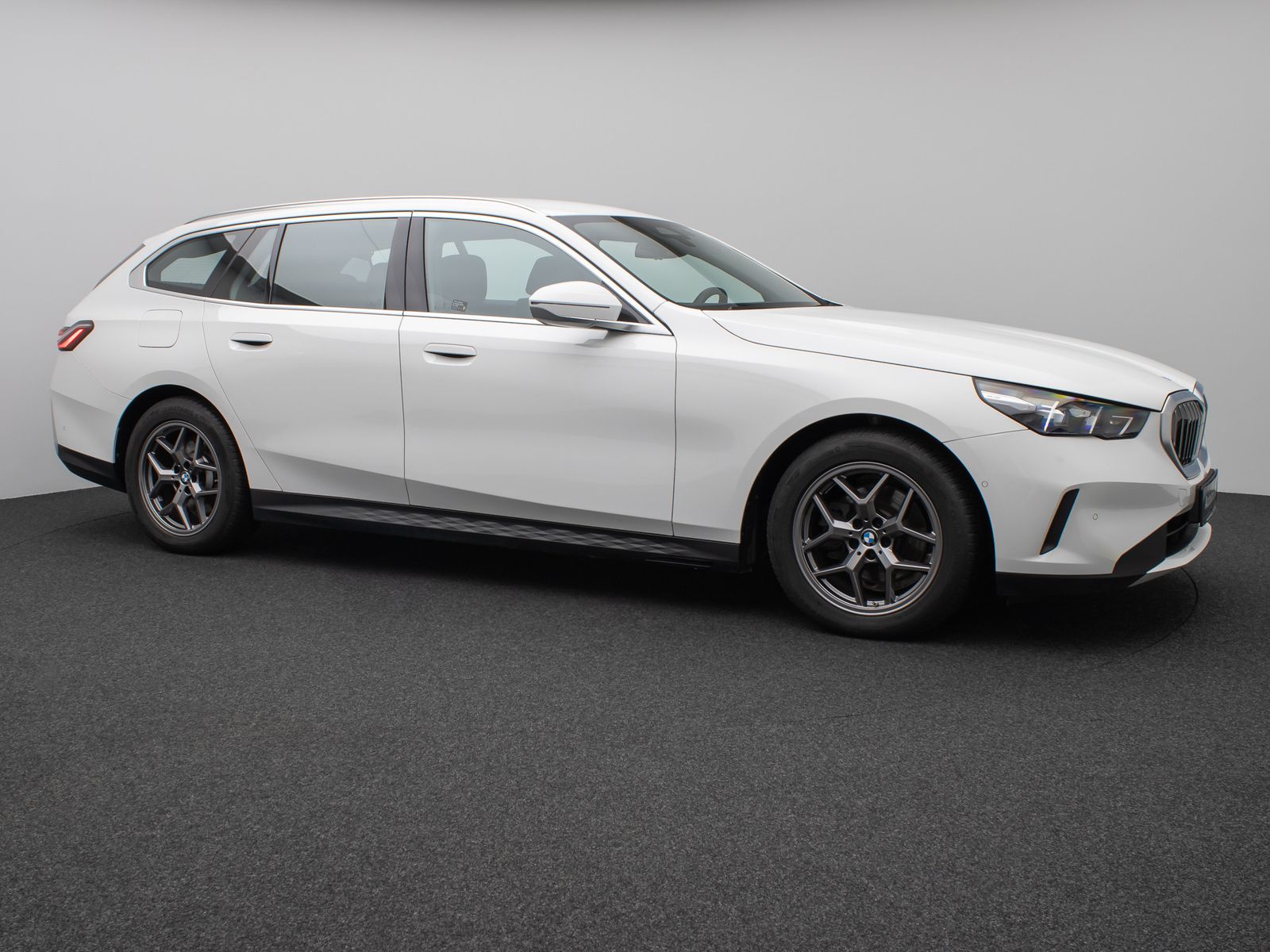 Fahrzeugabbildung BMW 520d  Kamera DAB DrivingAssist Leder Sport Alarm
