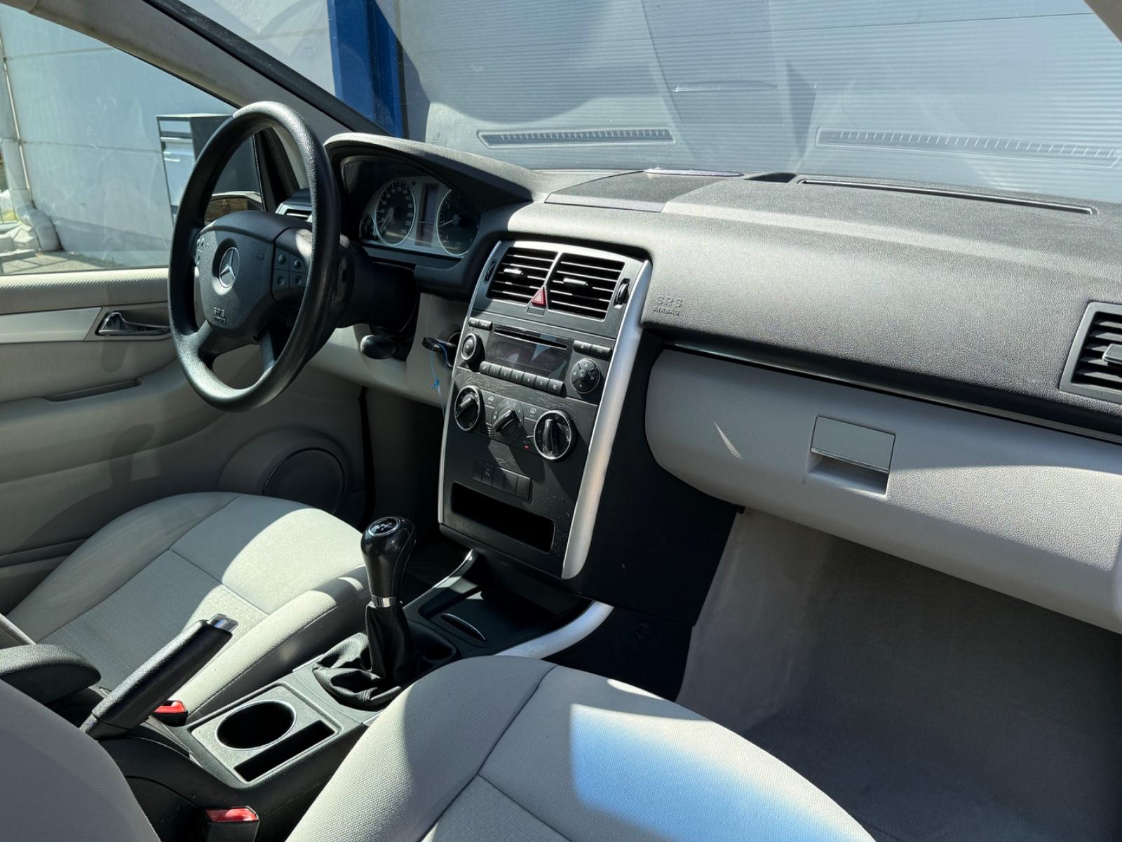 Mercedes-Benz B170 2005 — photo 18