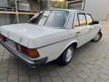 Mercedes-Benz 230 - Mercedes-Benz 230 von privat