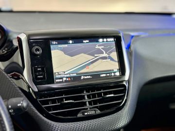 Fahrzeugabbildung Peugeot 208 Allure*GT Line*NAVI*LED*Klima*1.Hand