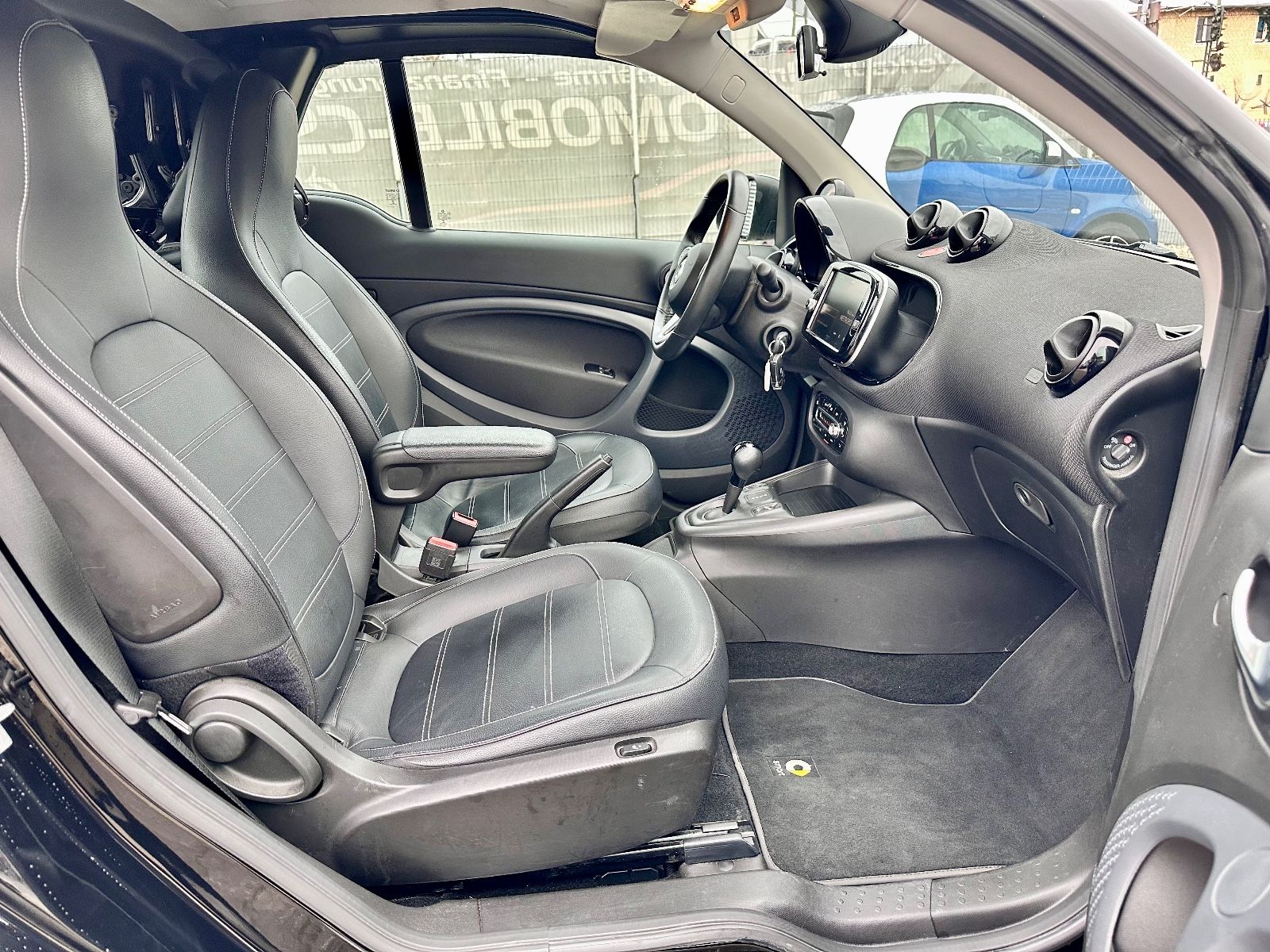 Fahrzeugabbildung Smart ForTwo Prime Cabrio EQ /Voll-Leder/PDC/CarPlay