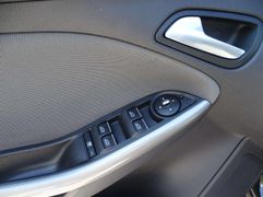 Fahrzeugabbildung Ford Focus **TÜV-NEU / SERVICE-NEU / ALLWETTERREIFEN*