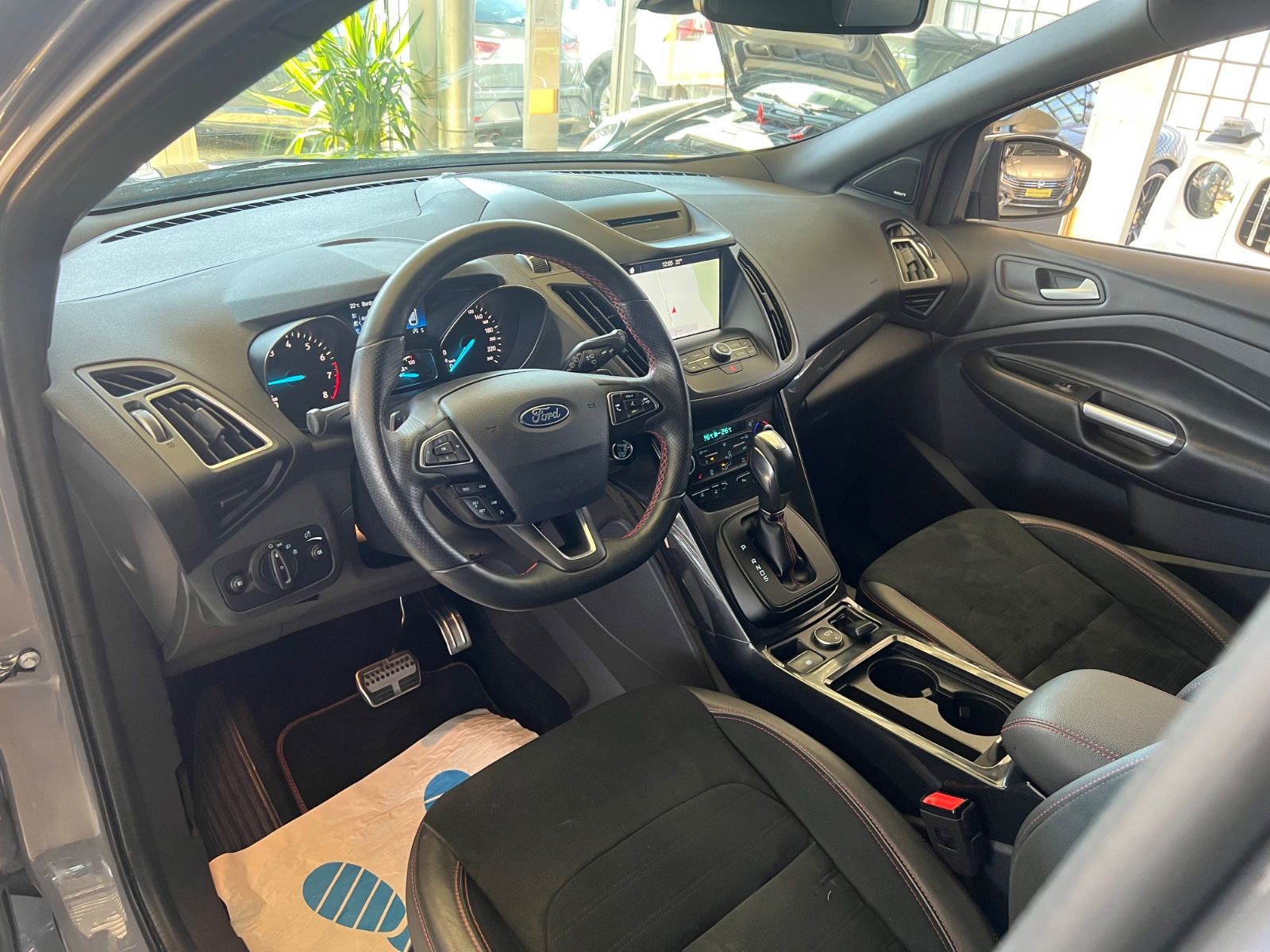Fahrzeugabbildung Ford Kuga ST-Line Automatik