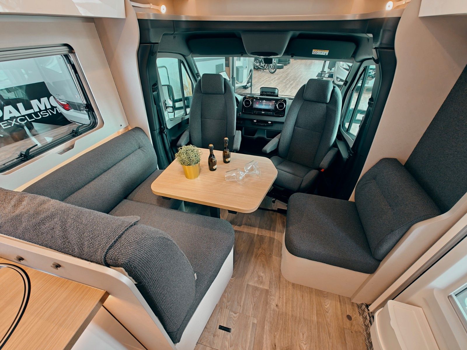 Fahrzeugabbildung HYMER / ERIBA / HYMERCAR TRAMP S 680 PREMIUM - 2025