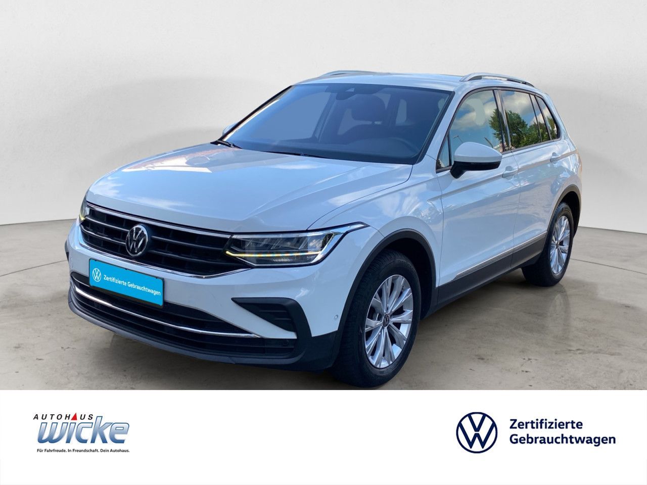 Volkswagen Tiguan - 1