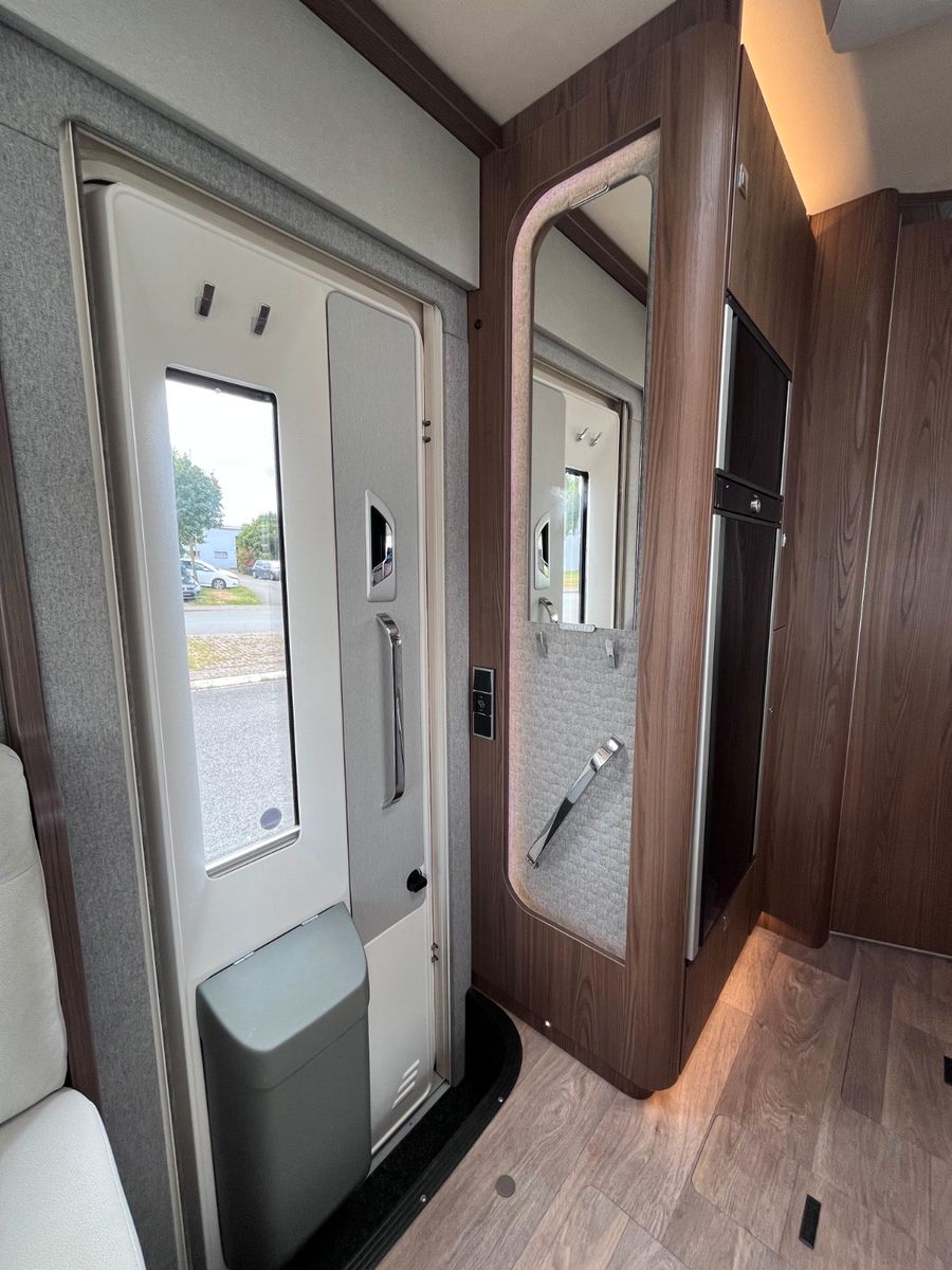 Fahrzeugabbildung HYMER / ERIBA / HYMERCAR HYMER B - KLASSE ML I 790 MASTERLINE