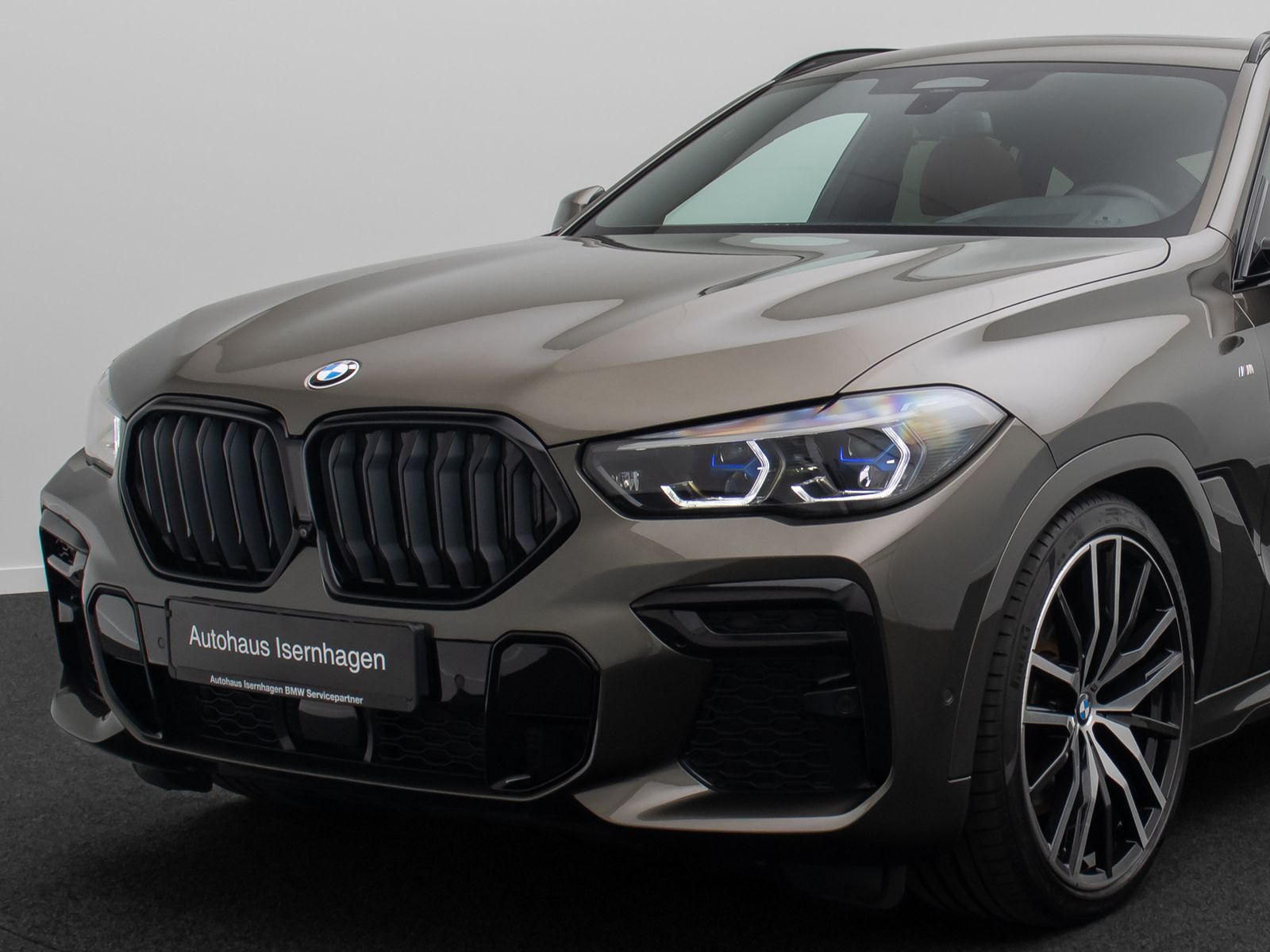 Fahrzeugabbildung BMW X6 xD40i M Sport 360°DAB Panorama Individual 22"