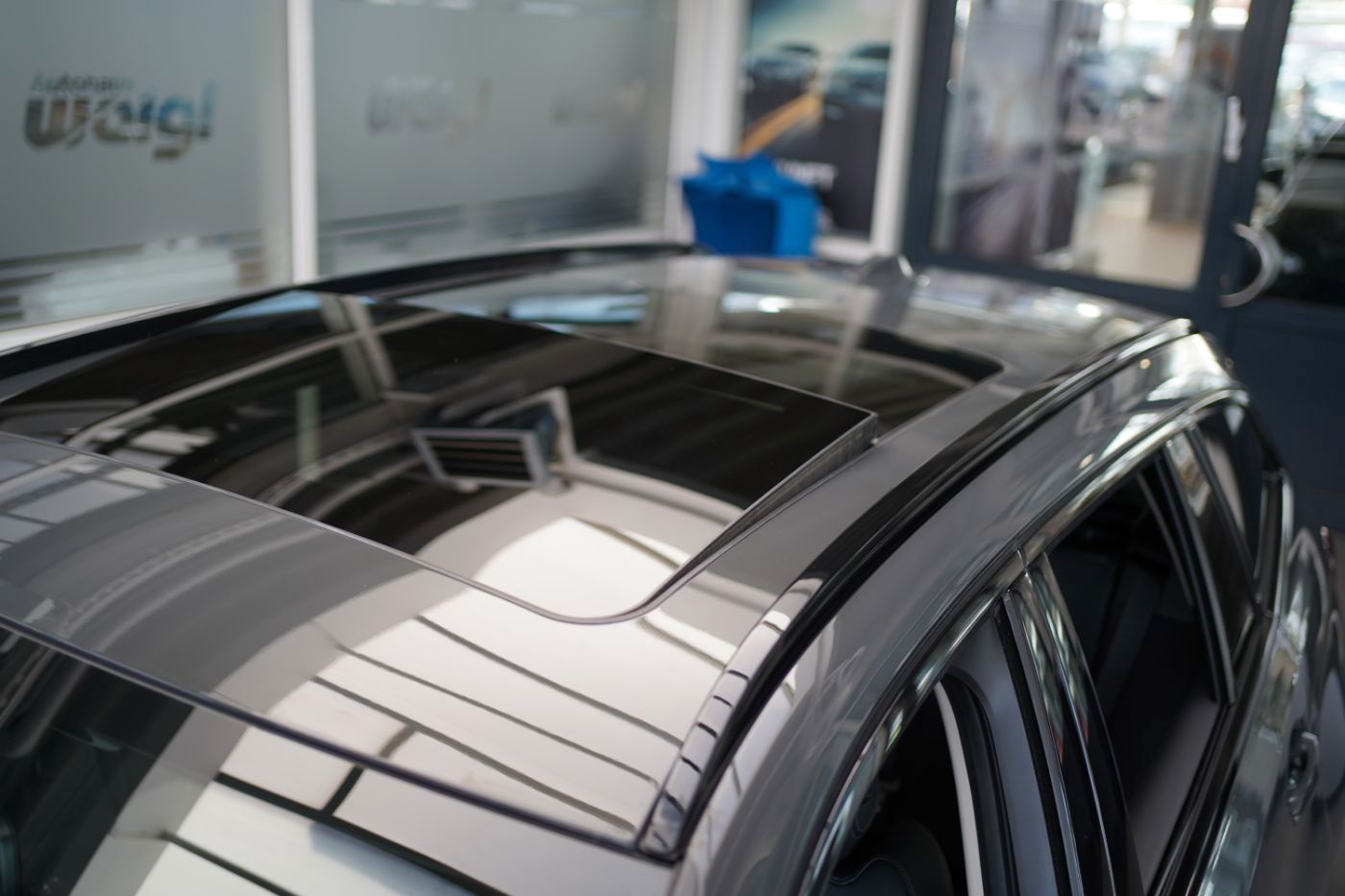 Fahrzeugabbildung BMW 320iA+Komfortzug. +DrivingAssist+PanoramaGlasdac