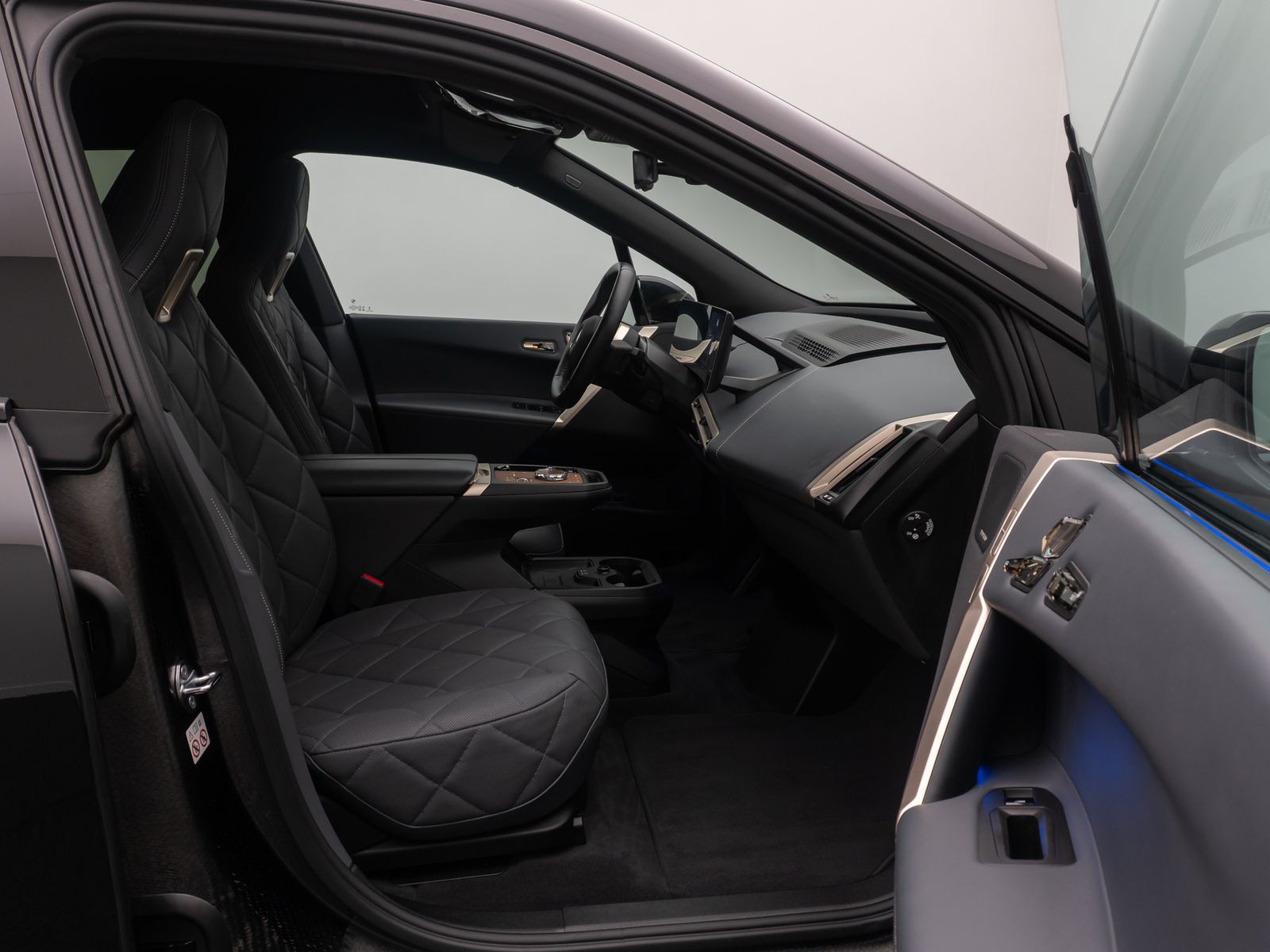 Fahrzeugabbildung BMW iX xD40 Sportpaket ACC 360° Laser SkyLounge 22"