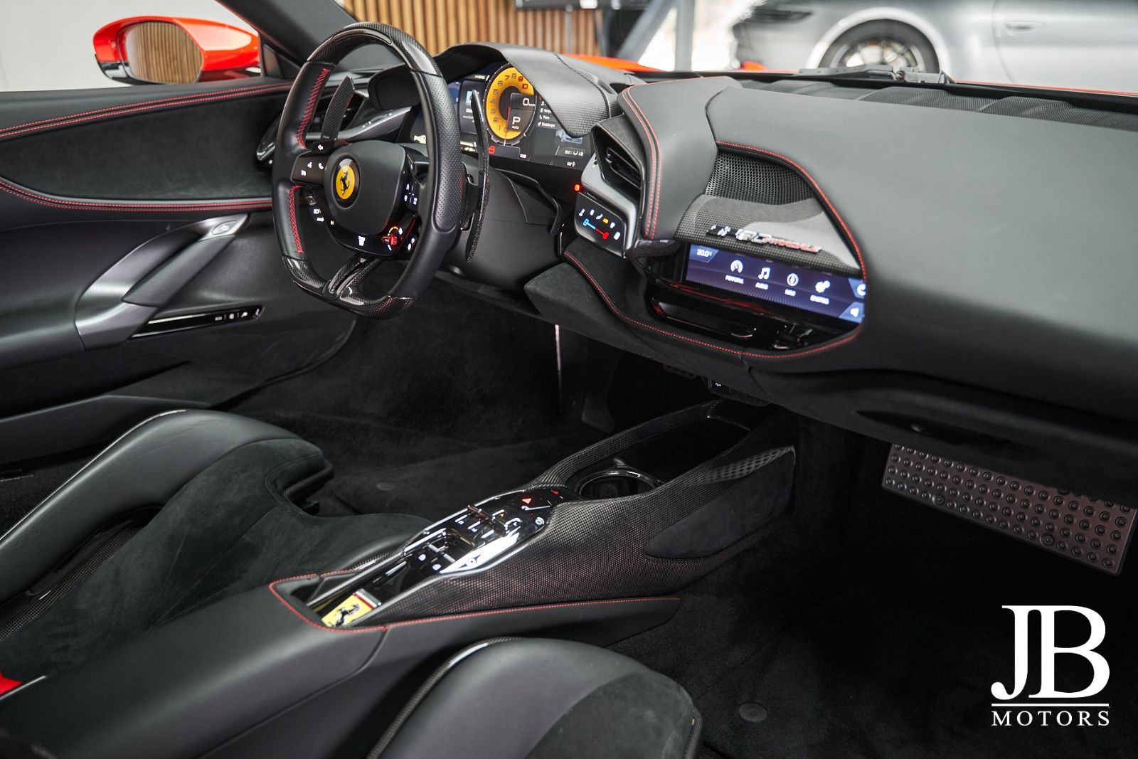 Fahrzeugabbildung Ferrari SF90 Stradale Full Carbon Lift Racing Seats JBL