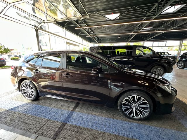 Toyota Corolla  Touring Sports Hybrid Club