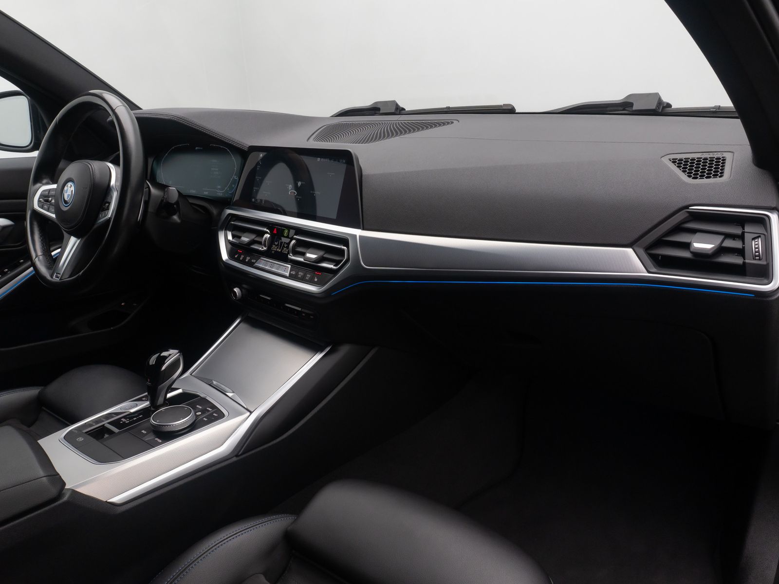 Fahrzeugabbildung BMW 330e M Sport Kamera HUD DAB Laser HiFi Alarm 18"