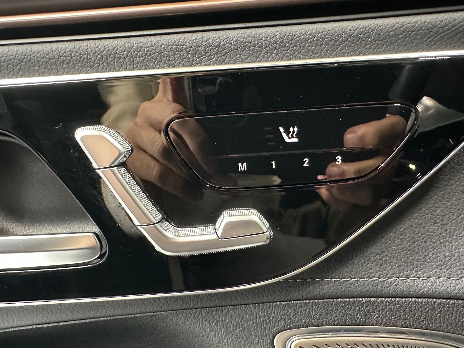 Fahrzeugabbildung Mercedes-Benz EQE 300 Electric Art NAV+LED+ACC+360GRAD+SHZ