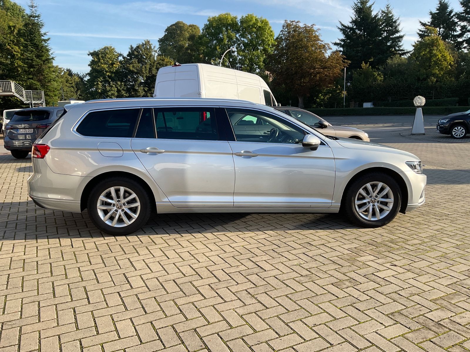 Fahrzeugabbildung Volkswagen Passat Variant 2.0 TDI DSG Busi,Kamera,AHK,LED