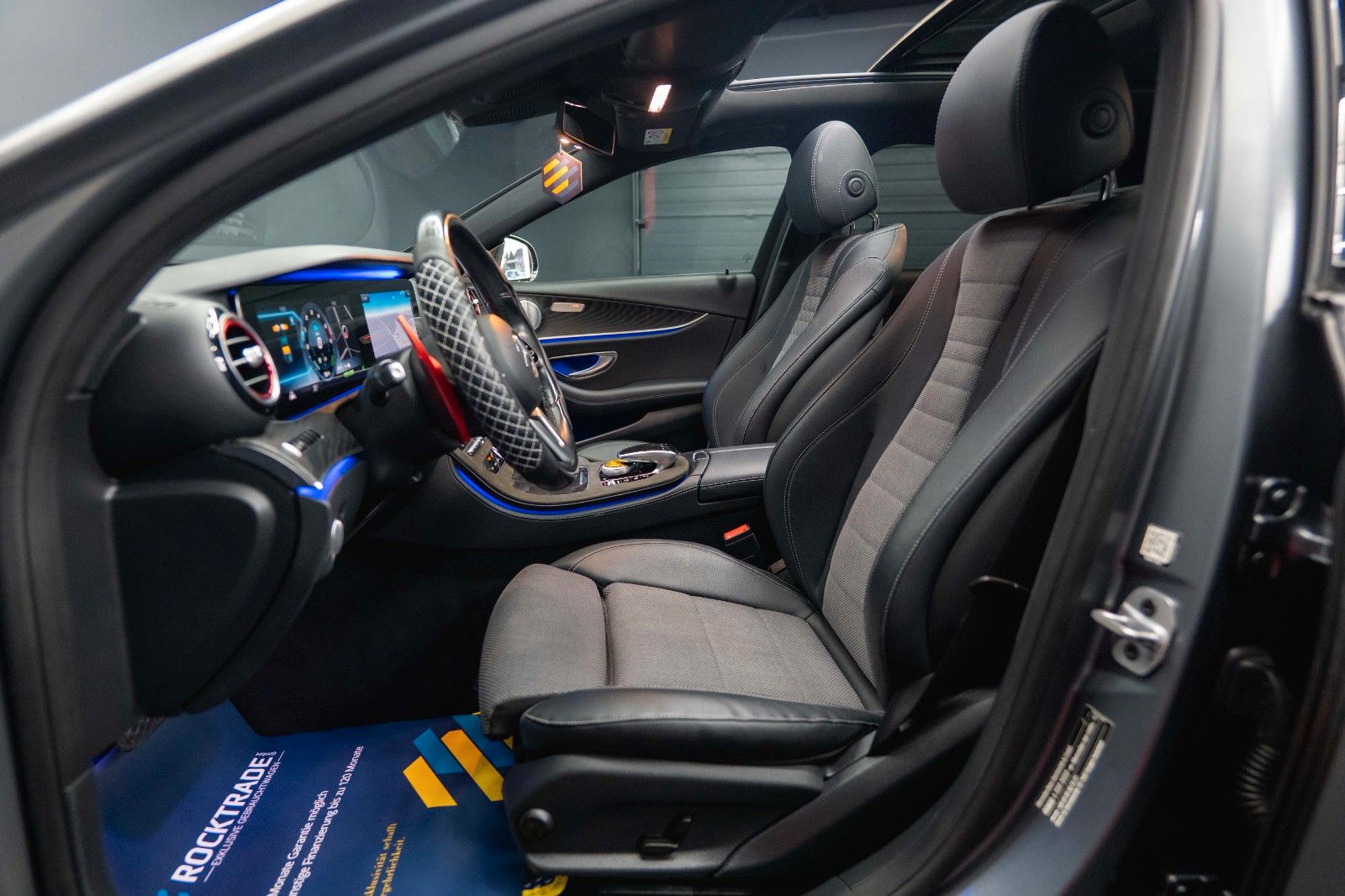 Fahrzeugabbildung Mercedes-Benz E 300de AMG Night-Paket Designo *Pano*ACC*LED*