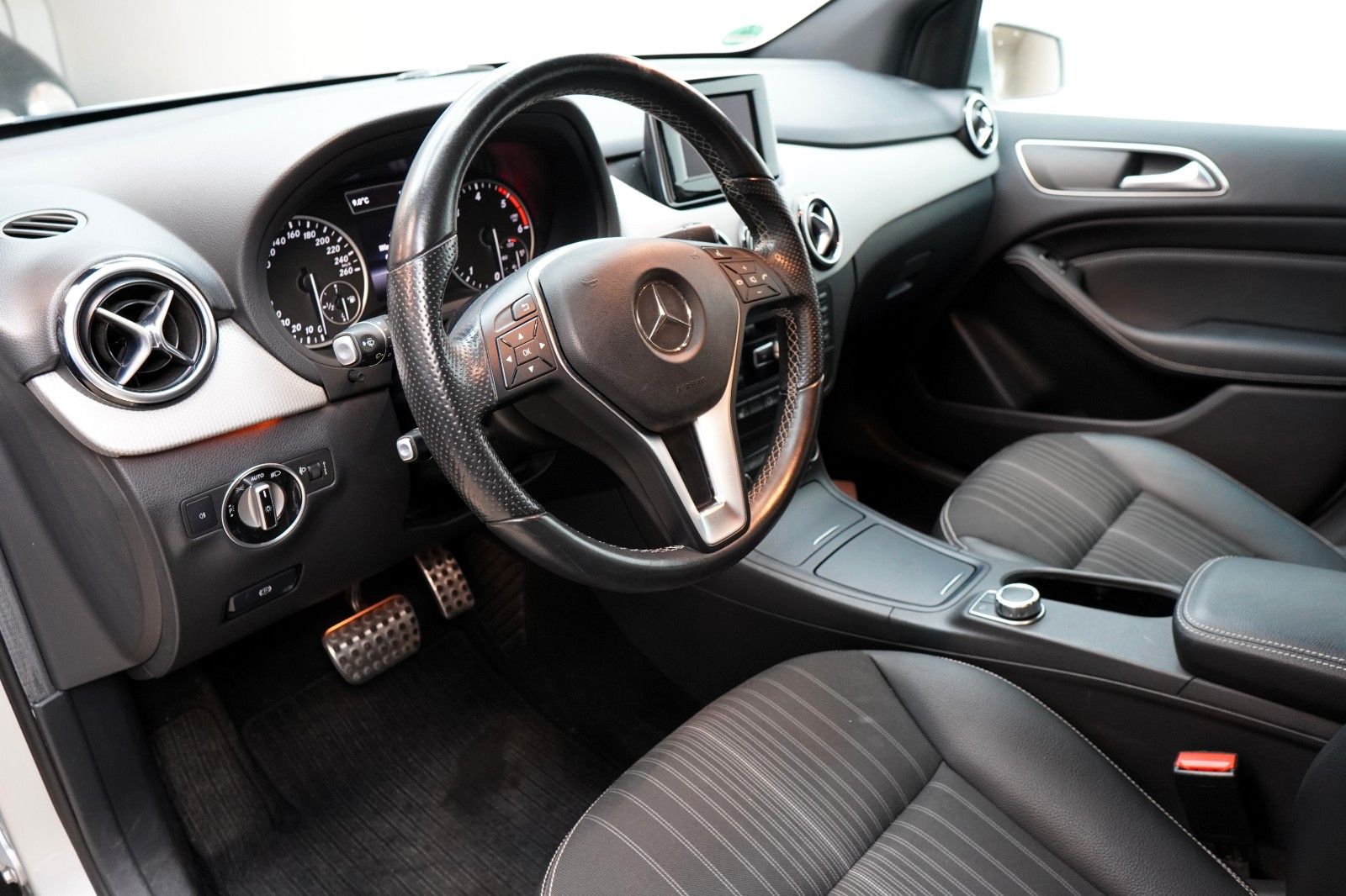 Fahrzeugabbildung Mercedes-Benz B 180 CDI *Navi*Shz*Automatik*