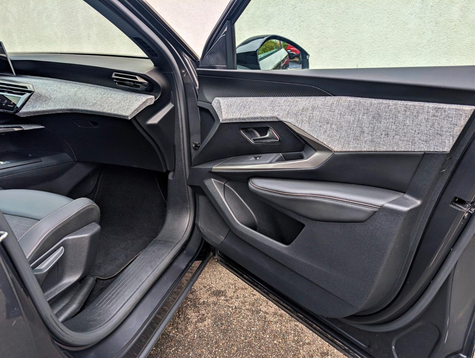 Peugeot 3008 Hybrid 136 Allure| Full LED|Induktionsladen